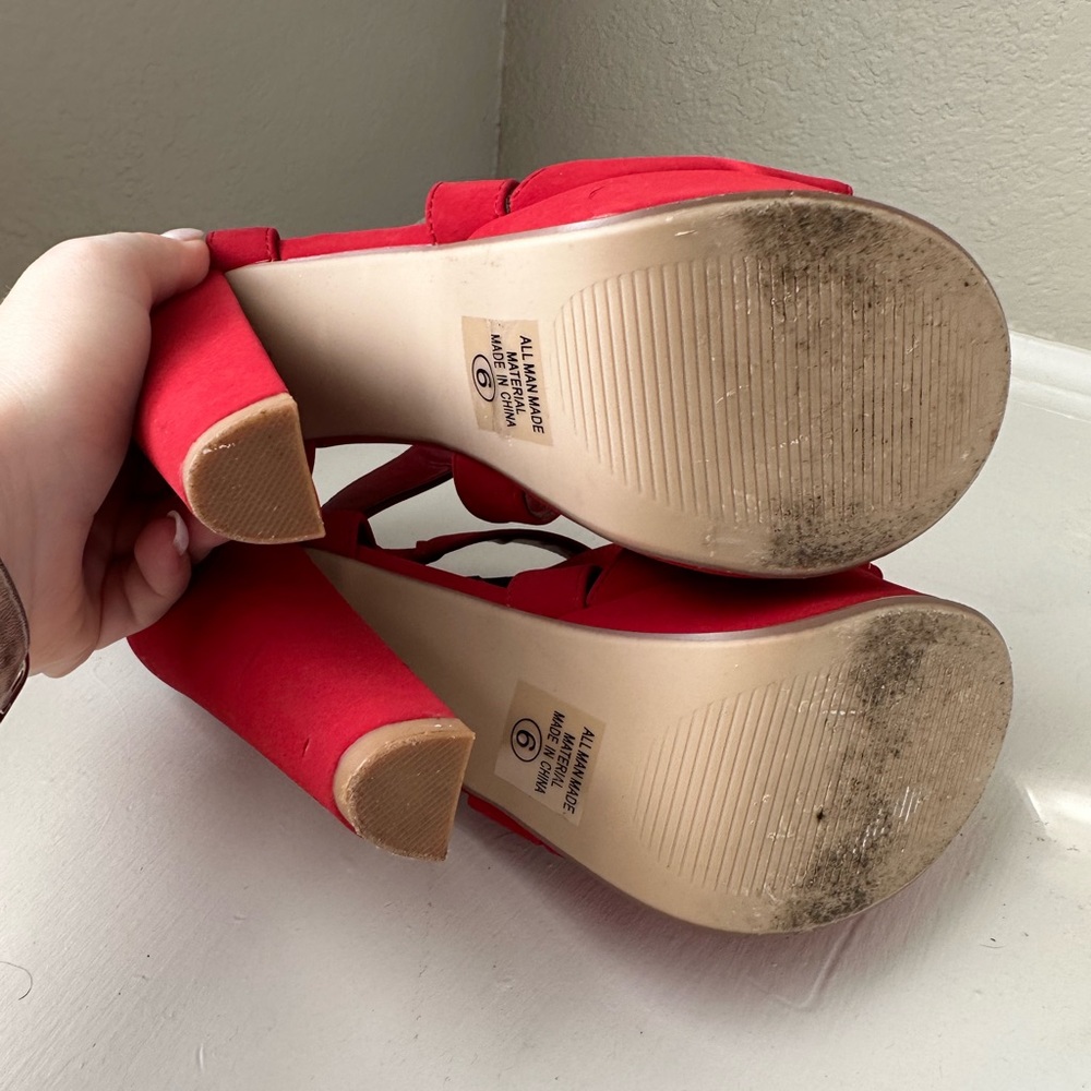 Red heels - Picture 4 of 4